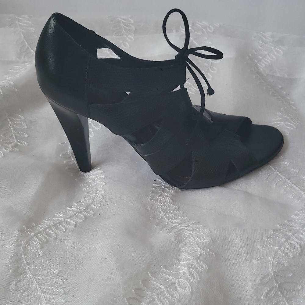Gianni Bini  Sandal Size 8.5 Dark Brown and Black